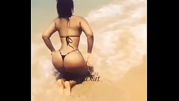 Booty in beach short video