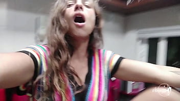 Provocação desde o avião para ser fodida o mais possível até tomar porra