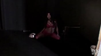 Backstage booty bounce