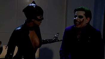 Katwoman jennifer dark prowls into a prison cage 3way