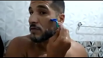 Realizando Fetiche No Banheiro Fazendo A Barba thumbnail