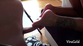 Jerked off and came on camilla's beautiful feet