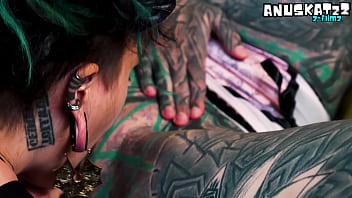 Inexperienced tattooed hippie girl gets anal lesson from alternative pornstar