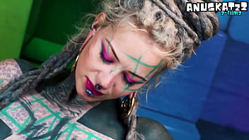 Inexperienced tattooed hippie girl gets anal lesson from alternative pornstar