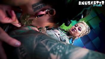 Inexperienced tattooed hippie girl gets anal lesson from alternative pornstar