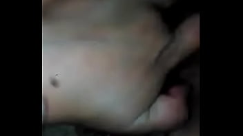 Tocándose su puchita con sus dedos