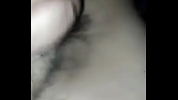 Tocándose su puchita con sus dedos