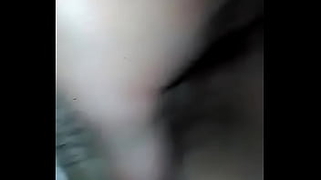 Tocándose su puchita con sus dedos