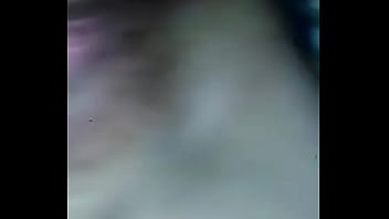 Tocándose su puchita con sus dedos