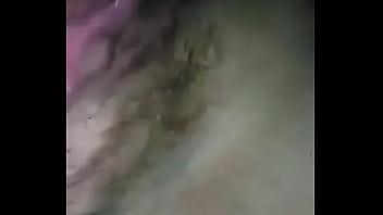 Tocándose su puchita con sus dedos