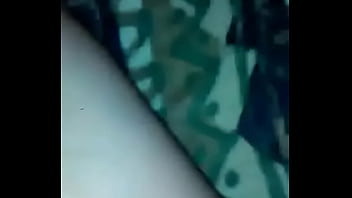 Tocándose su puchita con sus dedos