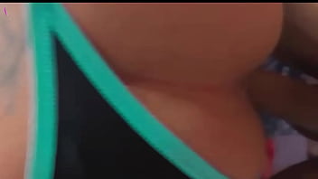 Peituda da surra de buceta e novinho se apaixona