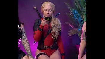 Retos hot con fabii puffle karalove21g y fungi witch ¿beso de tres o shot #osecaga #bashgirls #onlyg