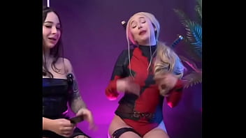 Retos hot con fabii puffle karalove21g y fungi witch ¿beso de tres o shot #osecaga #bashgirls #onlyg