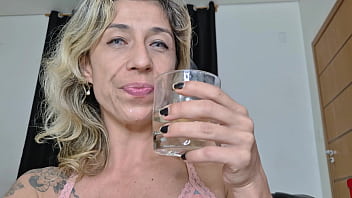 Piss drinking and pussy close up