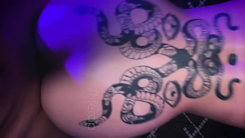 Minha amiga me viu jogando mas ela queria gozada na cara e que eu comesse ela a noite toda