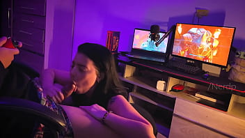 Minha amiga me viu jogando mas ela queria gozada na cara e que eu comesse ela a noite toda