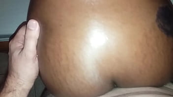 Homem fode a garota desconhecida na noite de carnaval