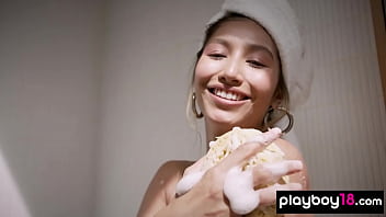 Bombastic all natural beauty introduces her amazing tits