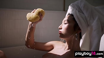 Bombastic all natural beauty introduces her amazing tits