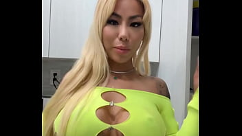 Hey everyone it’s victoria liu i will be at playhouse on friday april 25th tables are selling out fast contact