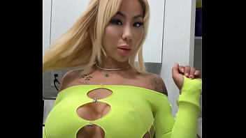 Hey everyone it’s victoria liu i will be at playhouse on friday april 25th tables are selling out fast contact