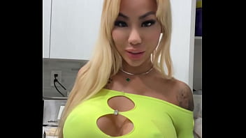 Hey everyone it’s victoria liu i will be at playhouse on friday april 25th tables are selling out fast contact