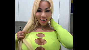 Hey everyone it’s victoria liu i will be at playhouse on friday april 25th tables are selling out fast contact