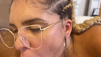 Vem comer meu cú ele está pronto para ser arrombado