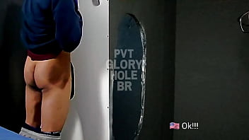 Olha Que Delícia Esse Motoboy Me Dando Muita Porra No Gloryhole Completo No Red thumbnail