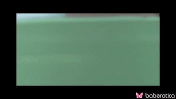 Solo brunette alexandra roz fingering in the tub moaning in 4k