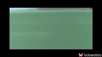 Solo brunette alexandra roz fingering in the tub moaning in 4k