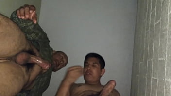 Heteros Probando Sexo Gay thumbnail