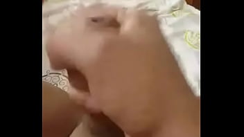 Gay sabroso tocandose el ano