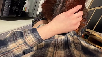 La pongo a chupar en la cocina