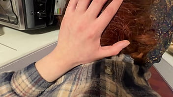 La pongo a chupar en la cocina