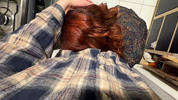 La pongo a chupar en la cocina