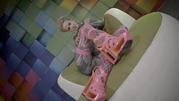 Tattooed teen taking her time opening up for anal play