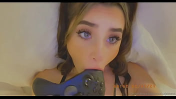 Hot teen babe fucks herself with an xbox controller
