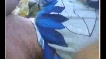 Coroa exibindo peitos e buceta com piercing no batepapo