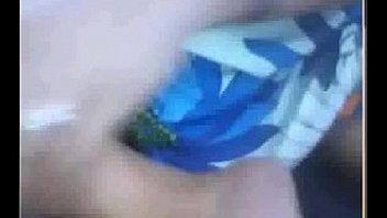 Coroa exibindo peitos e buceta com piercing no batepapo