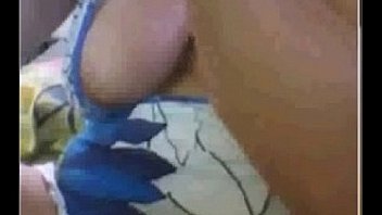 Coroa exibindo peitos e buceta com piercing no batepapo