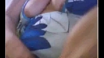 Coroa exibindo peitos e buceta com piercing no batepapo