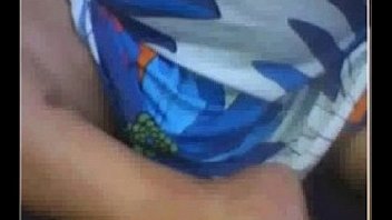 Coroa exibindo peitos e buceta com piercing no batepapo