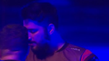 Mylon dando backdoor com pau explodindo de duro