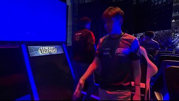 Mylon dando backdoor com pau explodindo de duro