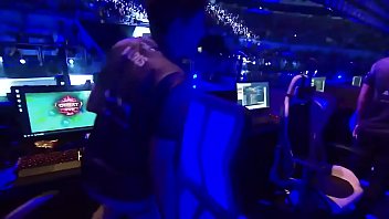 Mylon dando backdoor com pau explodindo de duro