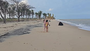 Duas Gorotas Lesbicas Bricando Na Praia Foram Apanhadas Por Um Turista E Tiveram Seus Cuzinhos Fudidos thumbnail