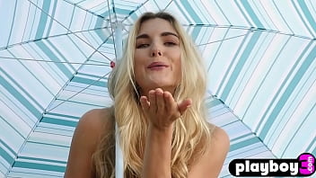 Sexy babe shows perfect body