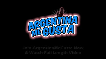 Jiggly butt and jiggly natural boobs on slutty latina